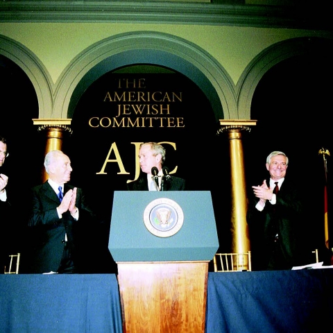 David Harris, directeur exécutif d’AJC; Shimon Peres, ministre des Affaires Étrangères d’Israël; George W. Bush, président des Etats-Unis; Bruce Ramer, président d’AJC; Vincente Fox, président du Mexique. Juillet 2008 
