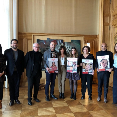Anne Hidalgo, la Maire de Paris, a reçu Zohar Avigdori, Ruth Amyel et Eve Ohman jeudi pour les écouter et appeler à la libération des otages, en présence de Daniel Shek et Patrick Klugman