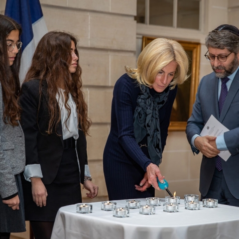 Jamie D. Mc Court, Ambassadrice des États-Unis en France, à l'occasion de la Commémoration de l'attentat de Pittsburgh. Octobre 2019