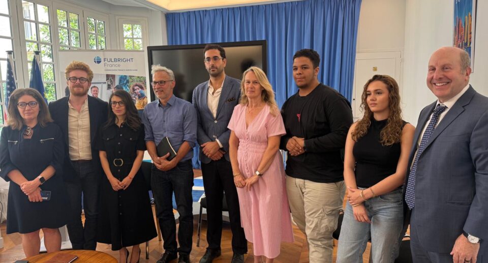 Conférence à Fulbright Paris avec (de gauche à droite) Martine Roussel, Yossef Murciano, Sarah Perez-Pariente, Iannis Roder, Antoine Haguenauer, Constance Le Grip, Espoir 18 et Marvin Krislov